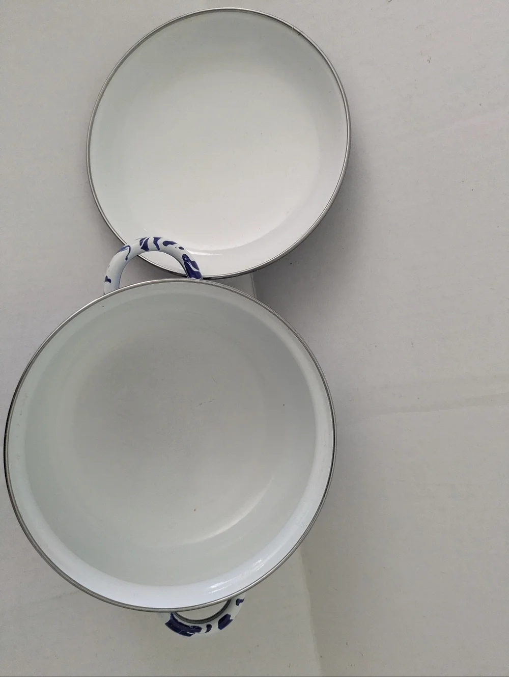 Golden Rabbit Enamelware 2.5 QT Dutch Oven